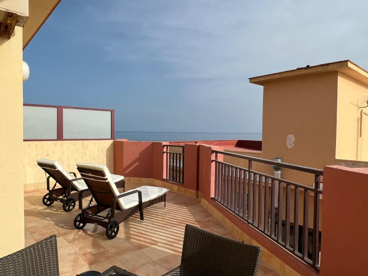 Atico En Yate Iv, Primera Linea Playa Apartment Фуeнхирола Екстериор снимка