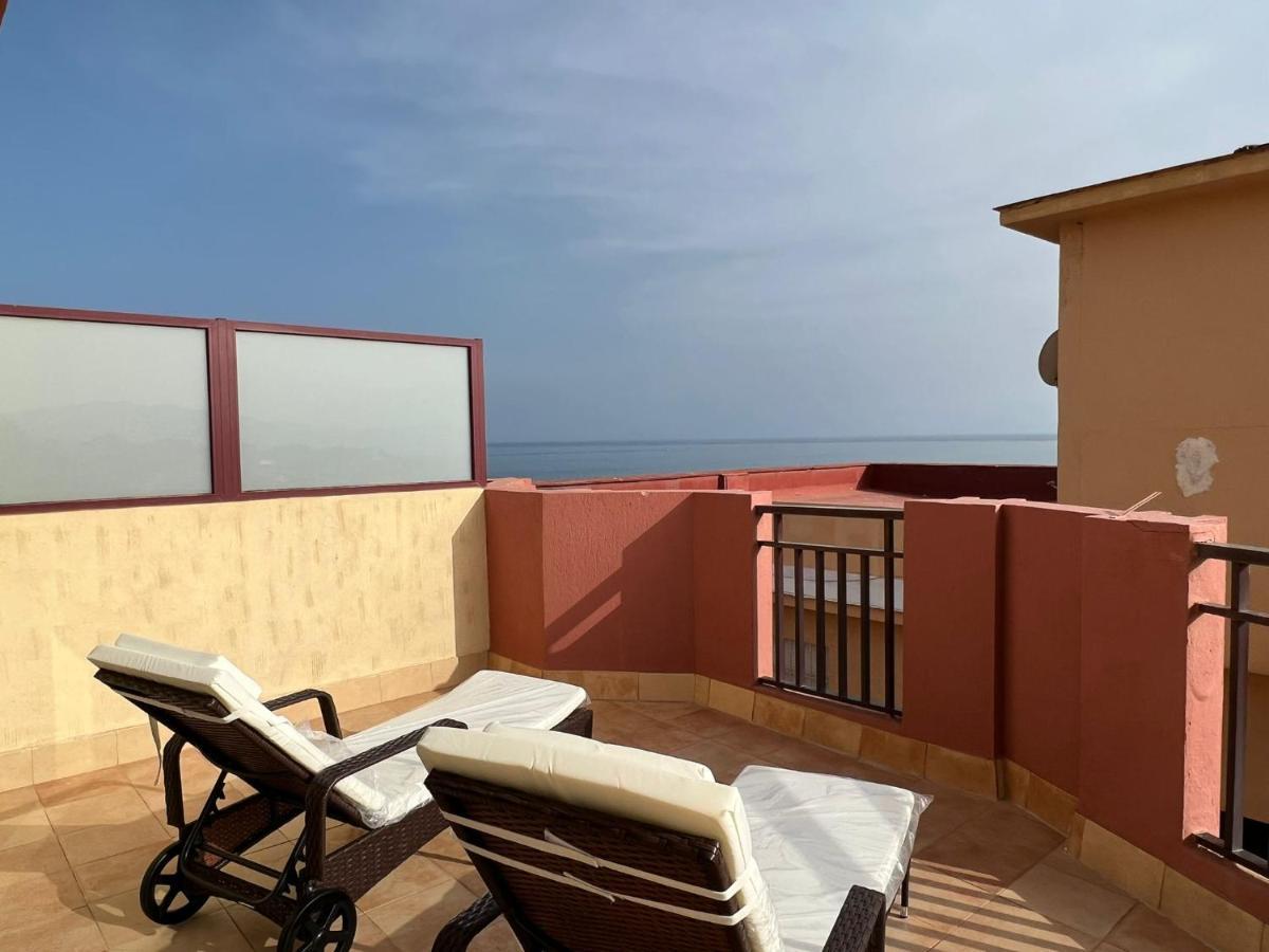 Atico En Yate Iv, Primera Linea Playa Apartment Фуeнхирола Екстериор снимка