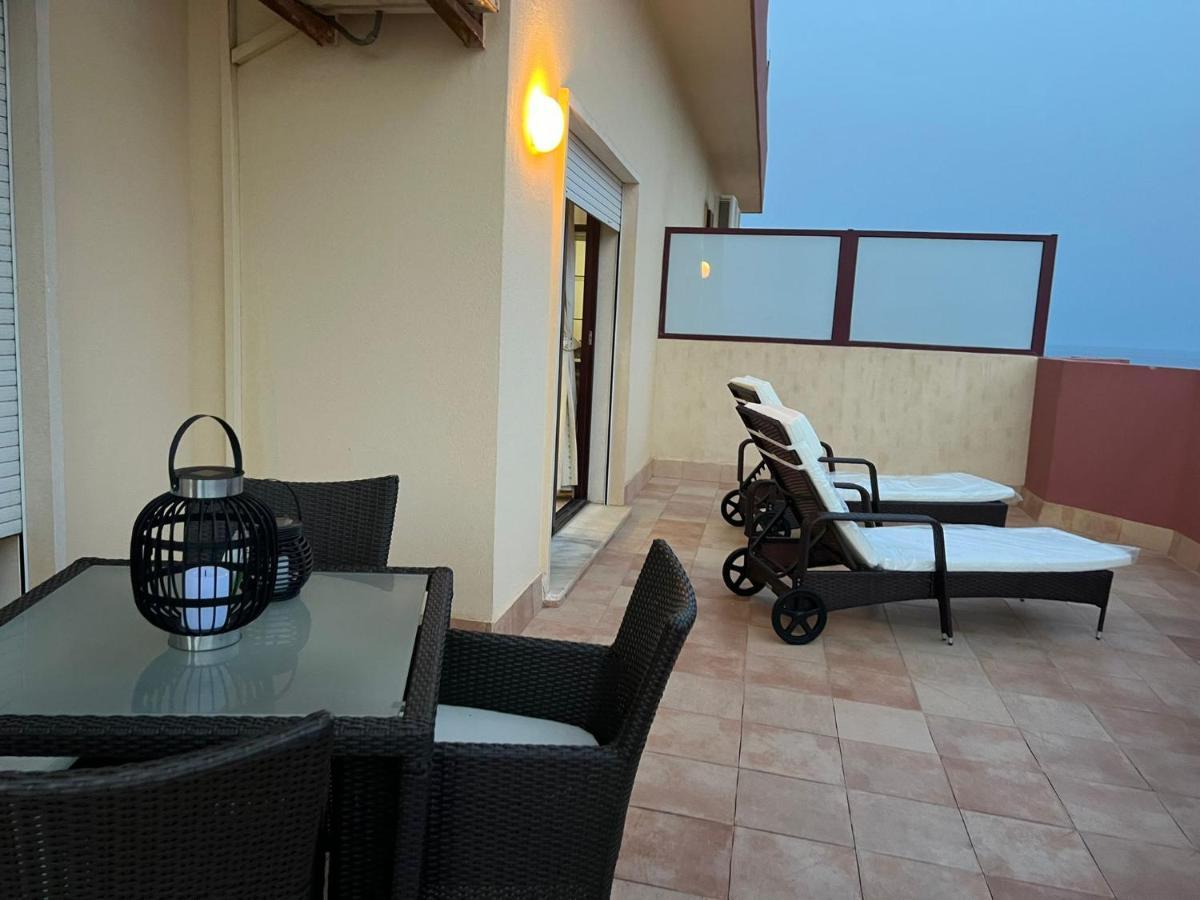 Atico En Yate Iv, Primera Linea Playa Apartment Фуeнхирола Екстериор снимка