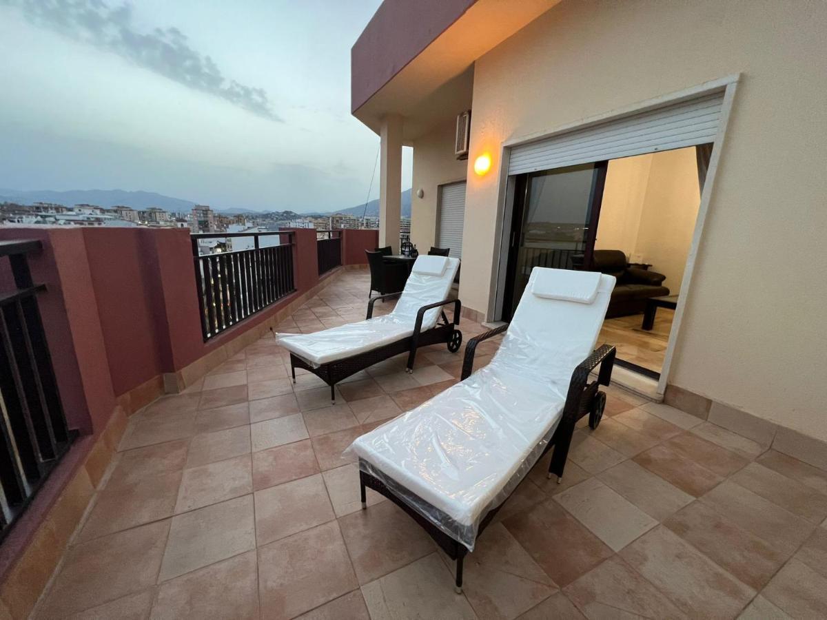 Atico En Yate Iv, Primera Linea Playa Apartment Фуeнхирола Екстериор снимка