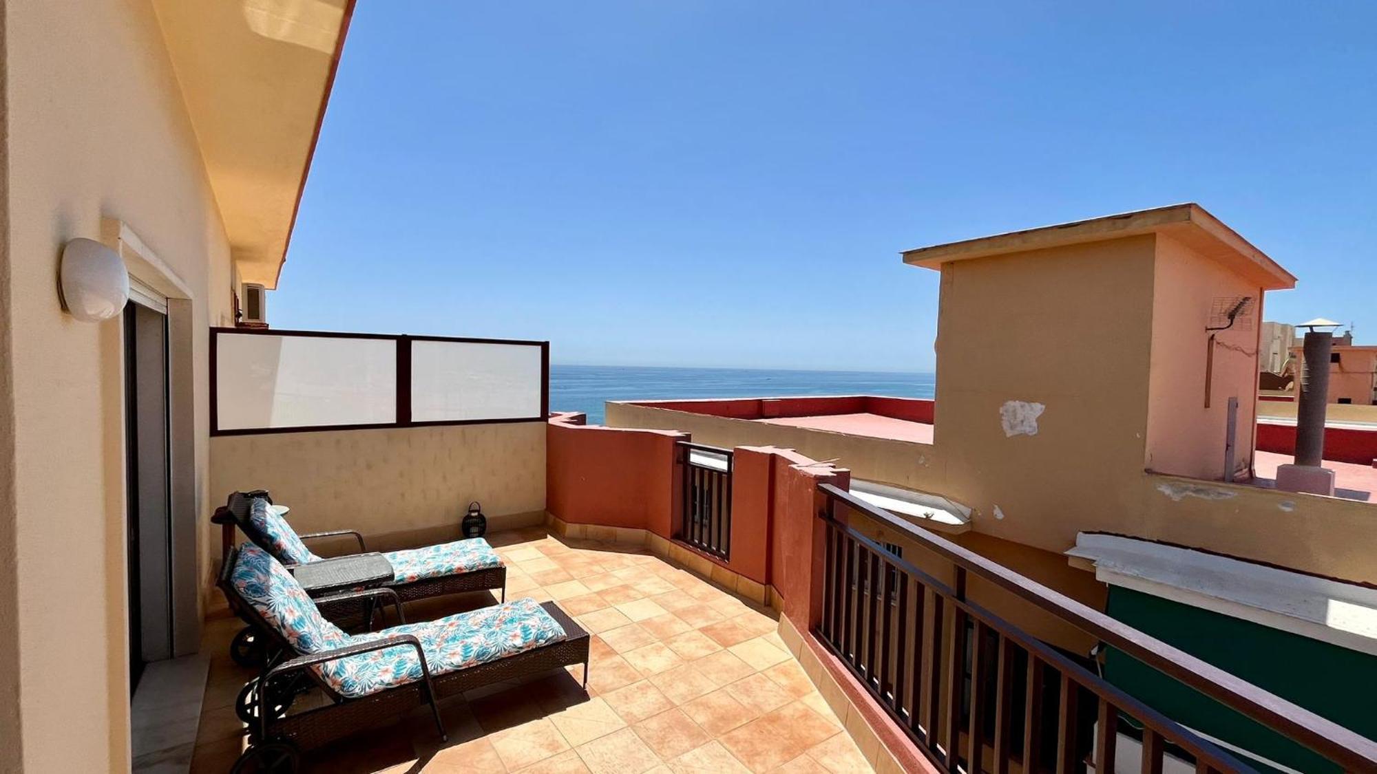 Atico En Yate Iv, Primera Linea Playa Apartment Фуeнхирола Екстериор снимка