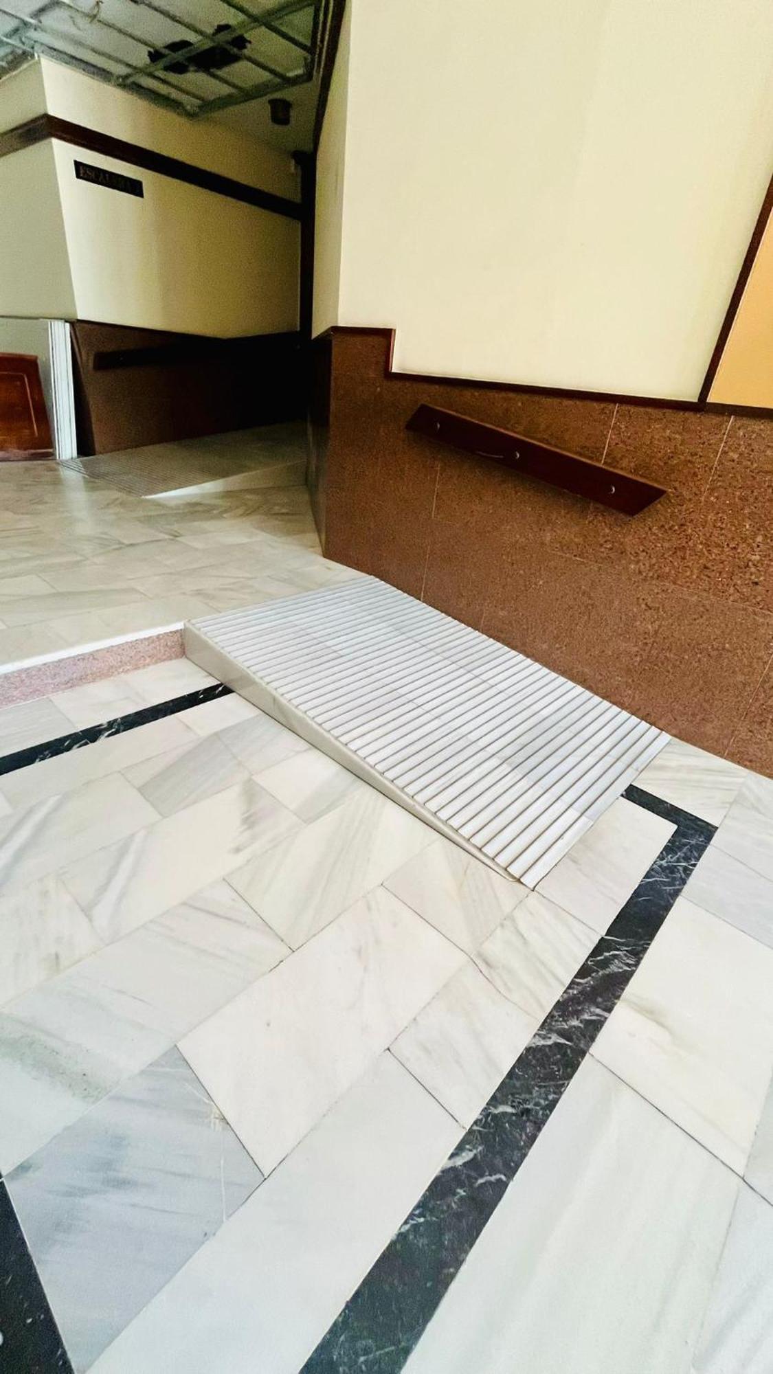 Atico En Yate Iv, Primera Linea Playa Apartment Фуeнхирола Екстериор снимка