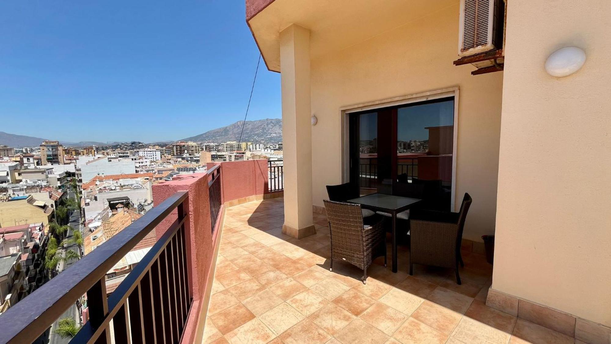 Atico En Yate Iv, Primera Linea Playa Apartment Фуeнхирола Екстериор снимка