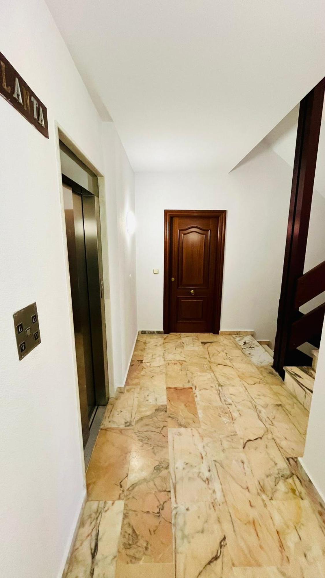 Atico En Yate Iv, Primera Linea Playa Apartment Фуeнхирола Екстериор снимка
