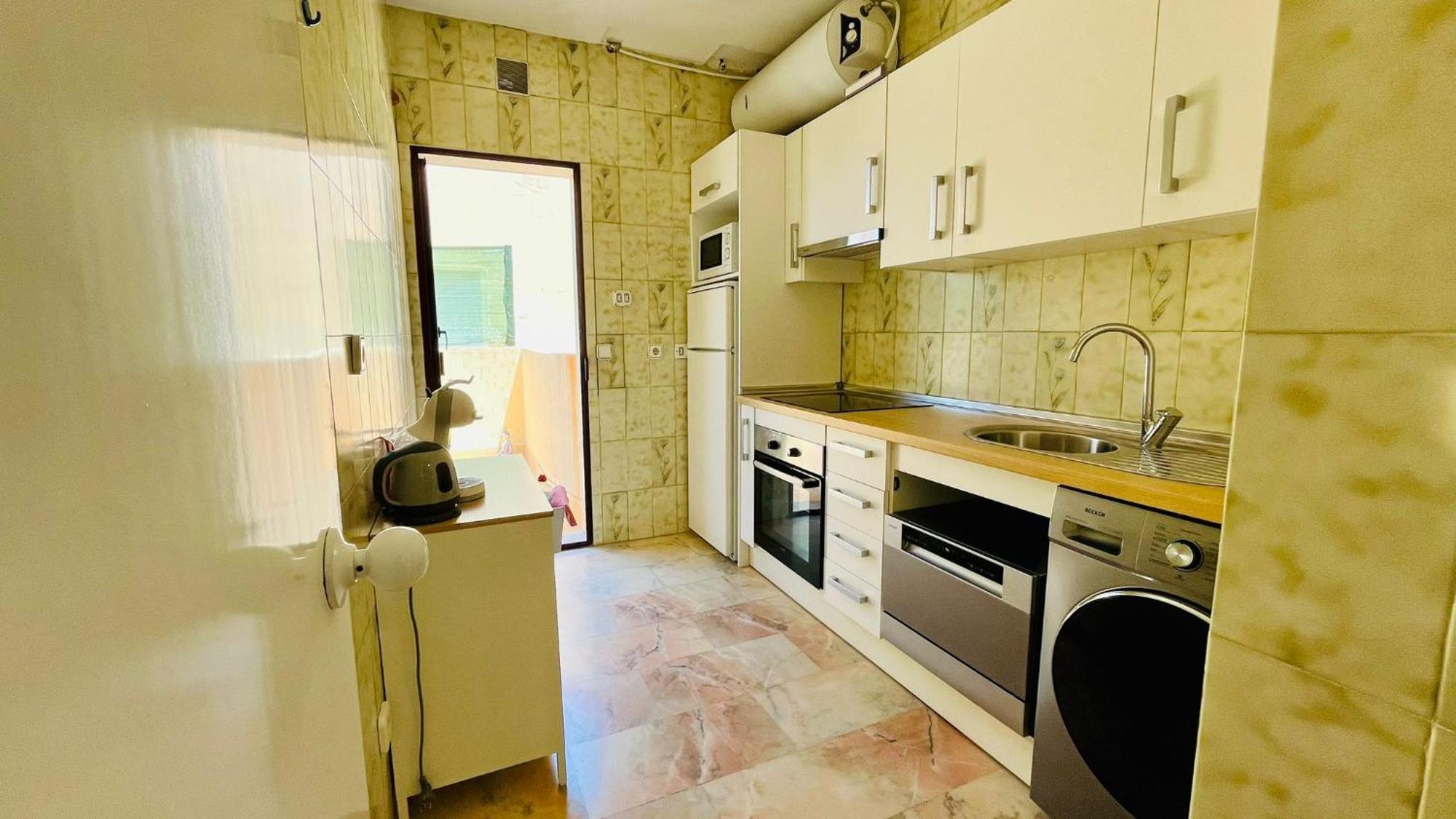 Atico En Yate Iv, Primera Linea Playa Apartment Фуeнхирола Екстериор снимка