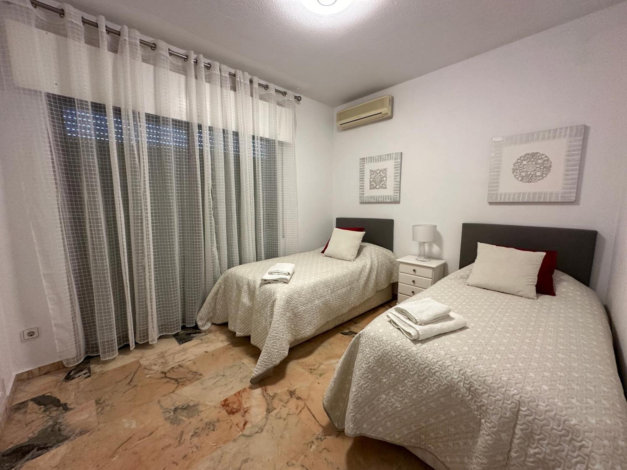 Atico En Yate Iv, Primera Linea Playa Apartment Фуeнхирола Екстериор снимка