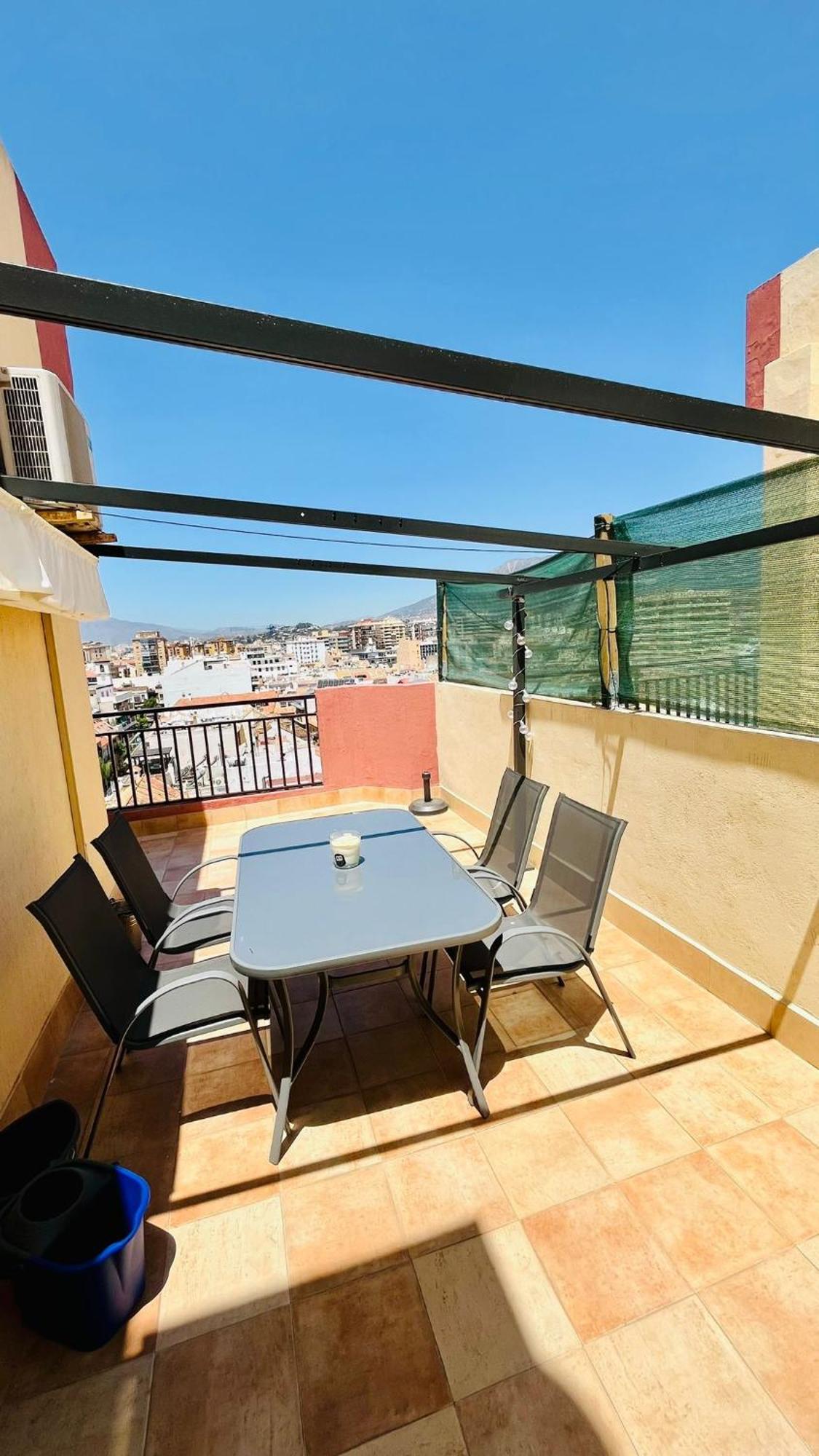 Atico En Yate Iv, Primera Linea Playa Apartment Фуeнхирола Екстериор снимка