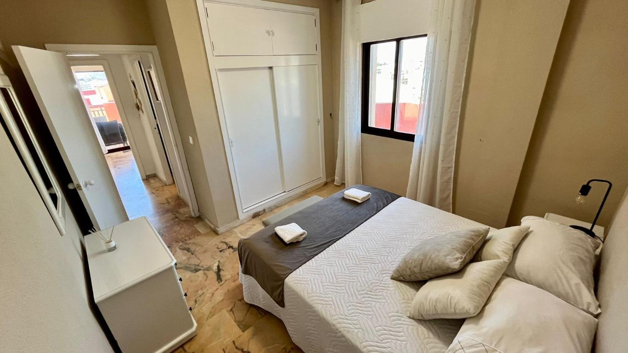 Atico En Yate Iv, Primera Linea Playa Apartment Фуeнхирола Екстериор снимка